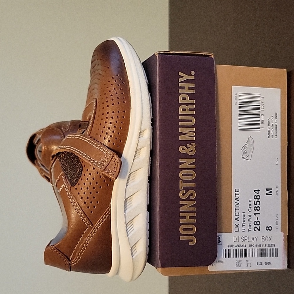 Toddler size 8 brown shoe